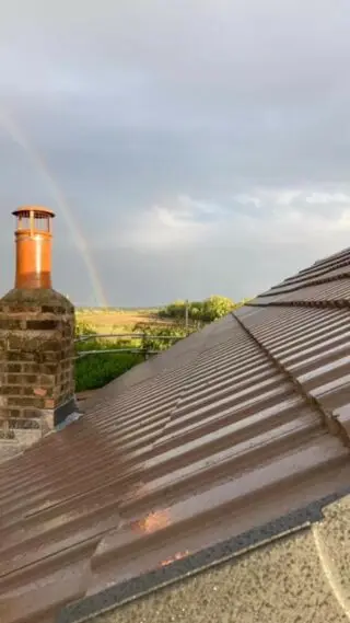 👌🏼 

•
•
•

#roof #roofing #roofer #roofers #girlroofer #tile #ridge #verge #fascia #newroof #new #fresh #urban #build #building #construction #constructionlife #work #job #rainbow #sheffield #yorkshire #uk #england