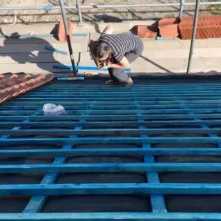 Who needs a tile lift?! ... #roof #roofing #tiles #ridge #sheffield  #yorkshire #peakdistrict #workout #exercise #girl #girlpower