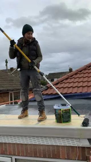 If you’re a girl roofer, being beeped at is a regular occurrence 😂

•

•

•

#wife #girl #girls #girlpower #work #boss #cureit #roof #roofing #builder #flatroof #uk #britain #yorkshire #sheffield
