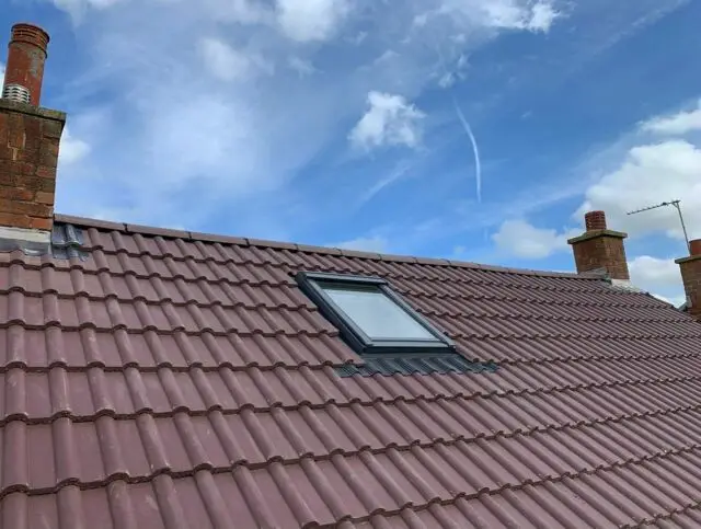 First time working in Holmfirth this week! 
New roof = ✔️ 

#roof #roofing #roofer #roofers #roofwork #ridge #tile #tiles #builder #house #fresh #country #countryside #sun #holmfirth #yorkshire #uk #new #newroof #velux #sheffield #sheffieldroofer